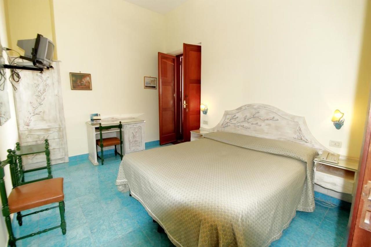 Hotel La Certosa Massa Lubrense Bagian luar foto